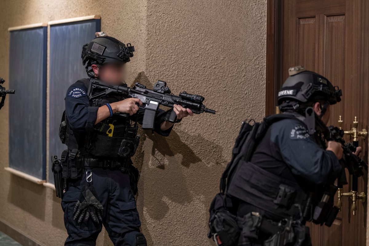 3Pct_Detective's tweet image. LAPD SWAT Room Entry