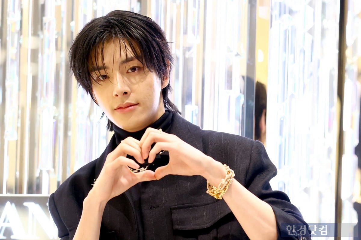 AsiaEnhypen's tweet image. Jake at the Tiffany &amp;amp; Co.’s renewal opening event held at Shinsegae Department Store in Gangnam, Seoul

STARSTRUCK BY JAKEHOON
#JAKEHOONxTiffanyAndCo
#TiffanyDreamsJAKEHOON
#JAKE #SUNGHOON @ENHYPEN_members