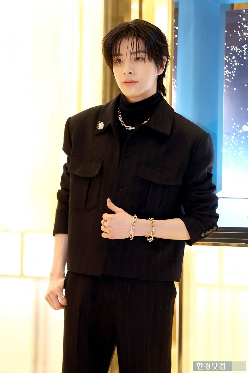 AsiaEnhypen's tweet image. Jake at the Tiffany &amp;amp; Co.’s renewal opening event held at Shinsegae Department Store in Gangnam, Seoul

STARSTRUCK BY JAKEHOON
#JAKEHOONxTiffanyAndCo
#TiffanyDreamsJAKEHOON
#JAKE #SUNGHOON @ENHYPEN_members