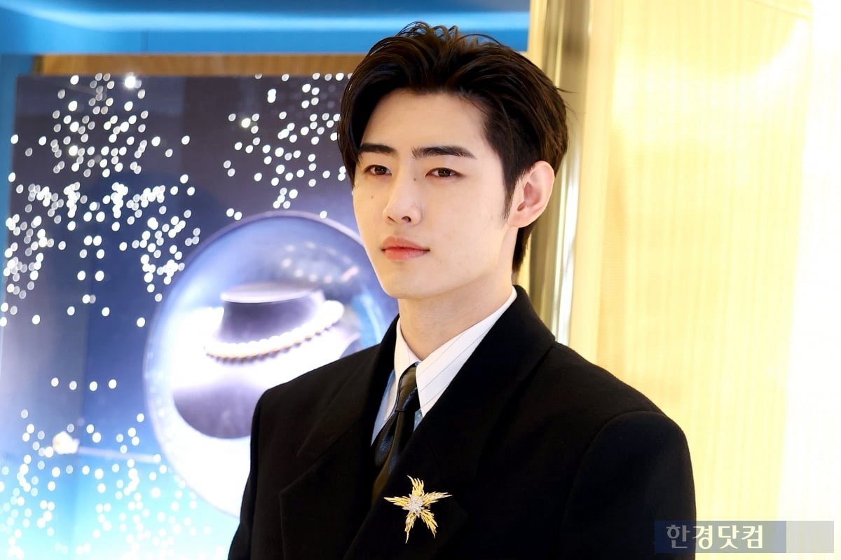 AsiaEnhypen's tweet image. Sunghoon at the Tiffany &amp;amp; Co.’s renewal opening event held at Shinsegae Department Store in Gangnam, Seoul

STARSTRUCK BY JAKEHOON
#JAKEHOONxTiffanyAndCo
#TiffanyDreamsJAKEHOON
#JAKE #SUNGHOON @ENHYPEN_members