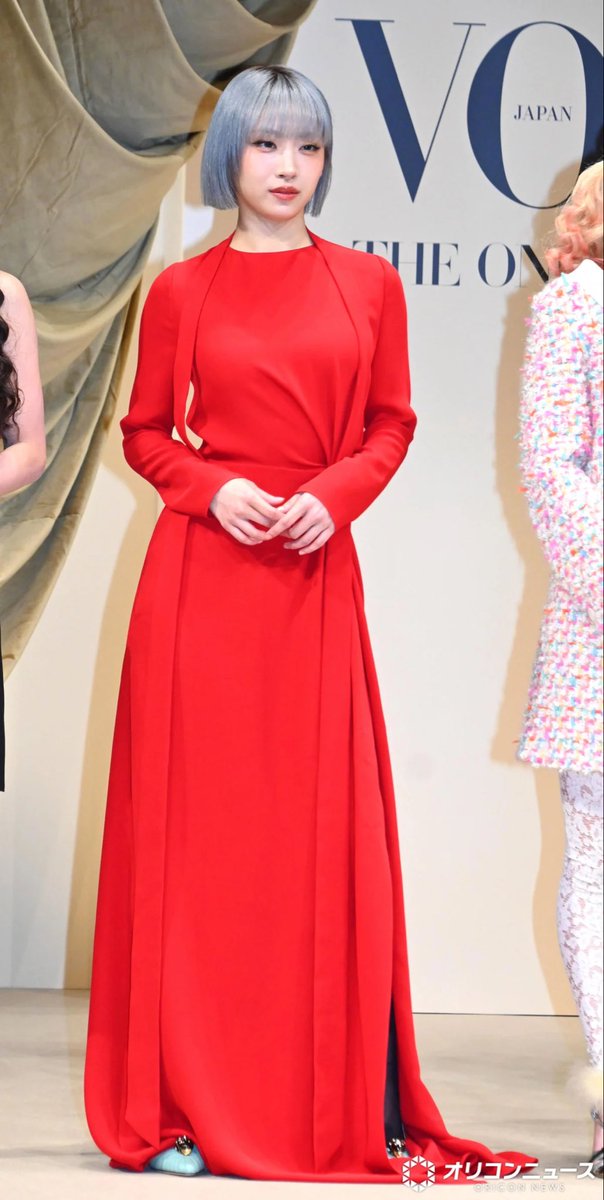 青髪でこんな真っ赤なドレス 似合うことありますか？？ #HANA #JISOO