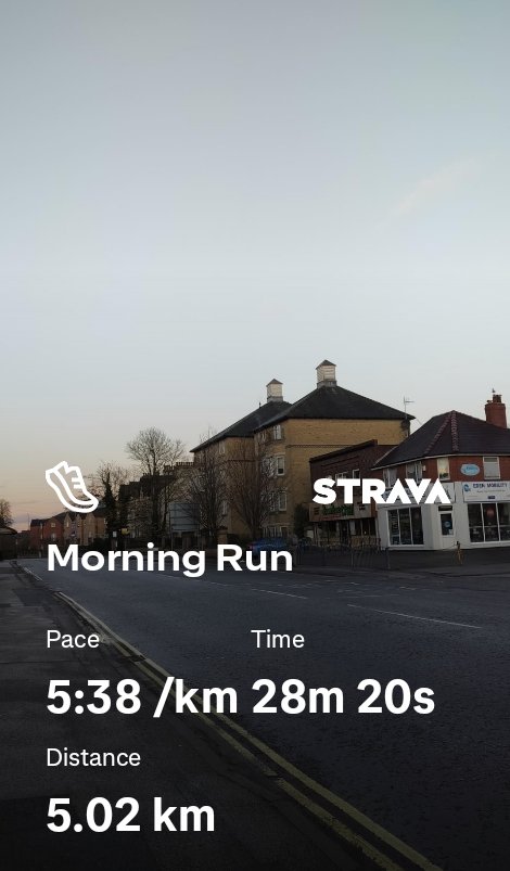 Morning 5km run 
Dry and bright. Around the uni. Lots of rabbits and squirrels darting about, and the swans out for a morning swim. 
Happy Tuesday 😀🏃‍♀️
#York #Running