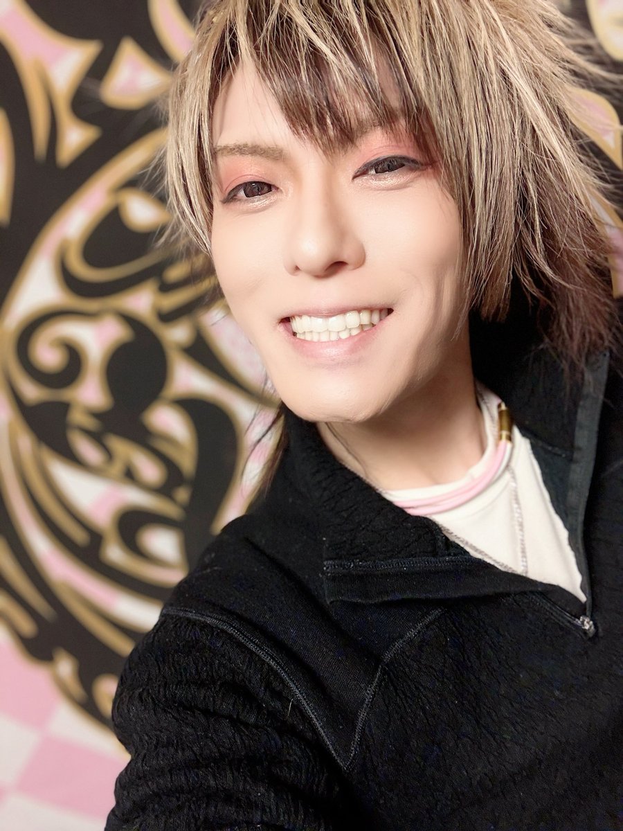 ドイツ村2daysありがとう
二日間めちゃくちゃ楽しかったね
明後日は10円ワンマンです！
公式スーパーコピーTシャツも販売始まるよー
楽しみ楽しみ
もう申し込みは済んだ？
未だの方は早よー
待ているよ！！