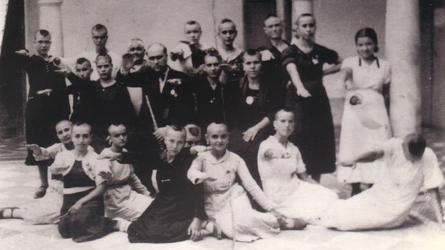 outsidersesp's tweet image. La violencia franquista contra las mujeres no se puede contar.

El 25 de noviembre es la fecha elegida para recordar la constante violencia ejercida contra las mujeres. Las distintas modalidades de represión tienen y han tenido siempre un mismo objetivo: subordinarlas a los…