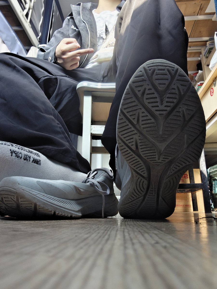 草你妈，傻逼废物。想被胁迫的自己私老子。别磨磨唧唧的，踏马的看着老子的鞋底把脑子抽干，直接信息全部吐出来，让老子玩死你。#胁迫 #恶堕 #无脑 #控制 #gooner #收胁迫奴 #无脑傻逼
#sm #收奴 #胁迫调教 #收m #男大s