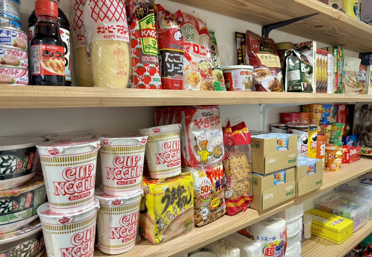 omochi_nam01's tweet image. とうとう、インフルの波が我が家にもきた。 だが、なめんなよ……  米30kgに冷凍うどん20人前、アンパンマンジュース80本にレトルト食品。ビエネッタにシルベーヌもある我が家は無敵だ。