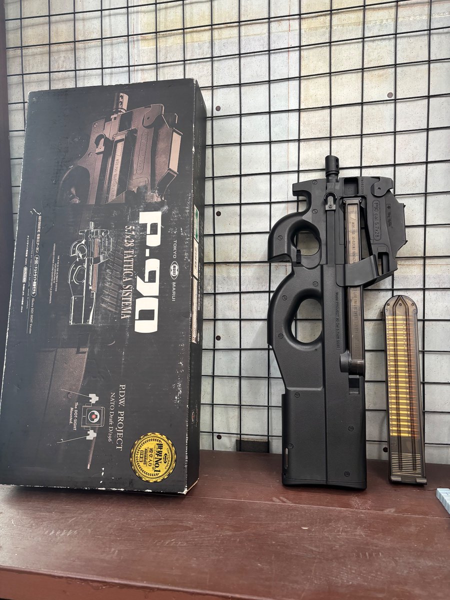ミリタリー情報】 本日 東京マルイ 電動ガン P-90 TATTICA SISTEMA 品