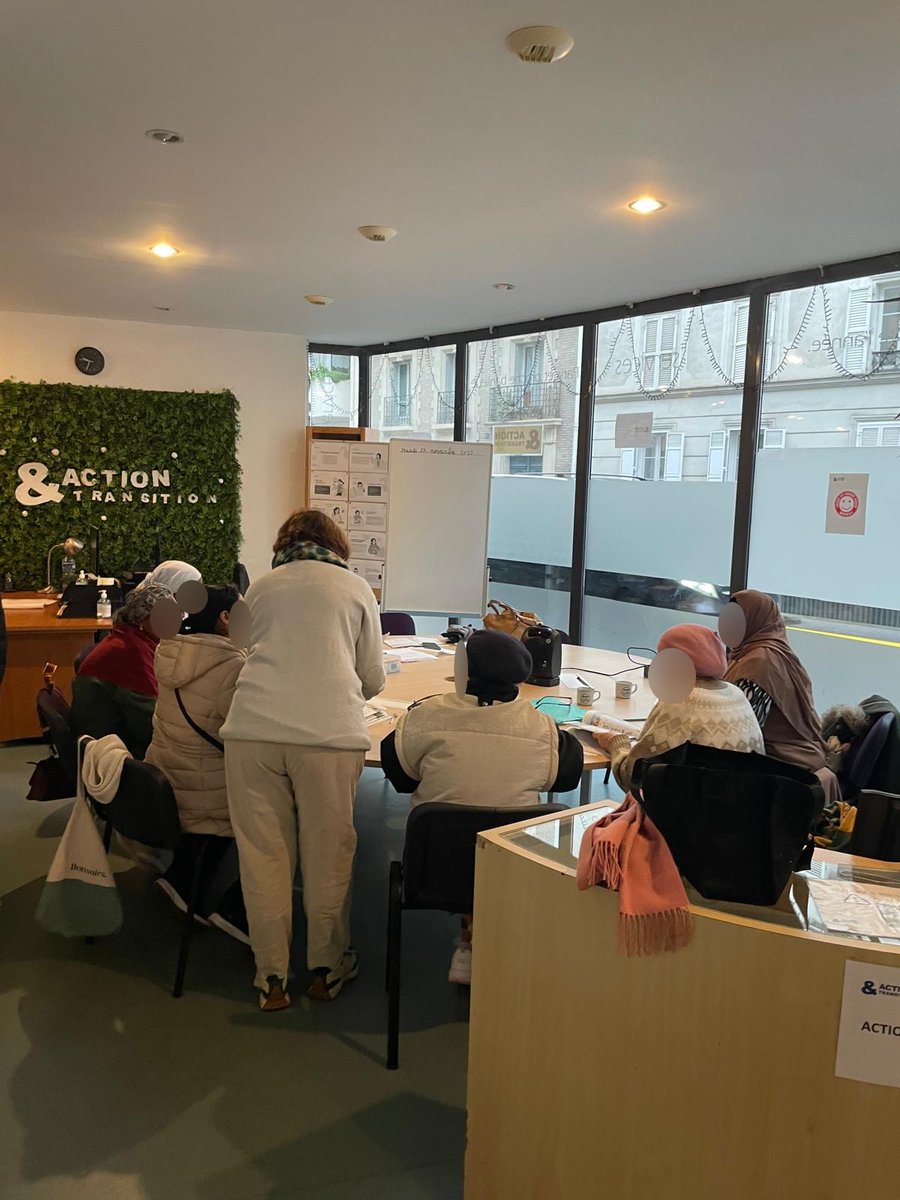 AssoAeT's tweet image. Le saviez-vous ?
Une activité physique légère 🚴
Une alimentation équilibrée 🥗
Un suivi médical régulier 🩺
Cela contribuent à prévenir le #diabète
Lors de nos médiations collectives, nous sensibilisons les habitants de #Paris15 à ces gestes simples, qui ne le sont pas toujours