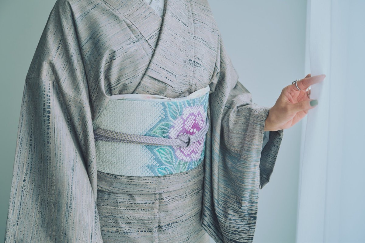 ⁡今回の対談のお相手は
エッセイスト 小島慶子さん
⁡
✨きものと【new!】
互いに寄り添う、両様の紬コーデ
「着物ひろこが会いに行く！憧れのキモノビト」vol.11
kimonoichiba.com/media/column/1…
⁡
公開されました❣️

海外生活でスタートした着物生活がバズり、静岡拠点での活動に拍車がかかる”着物ひろこ”