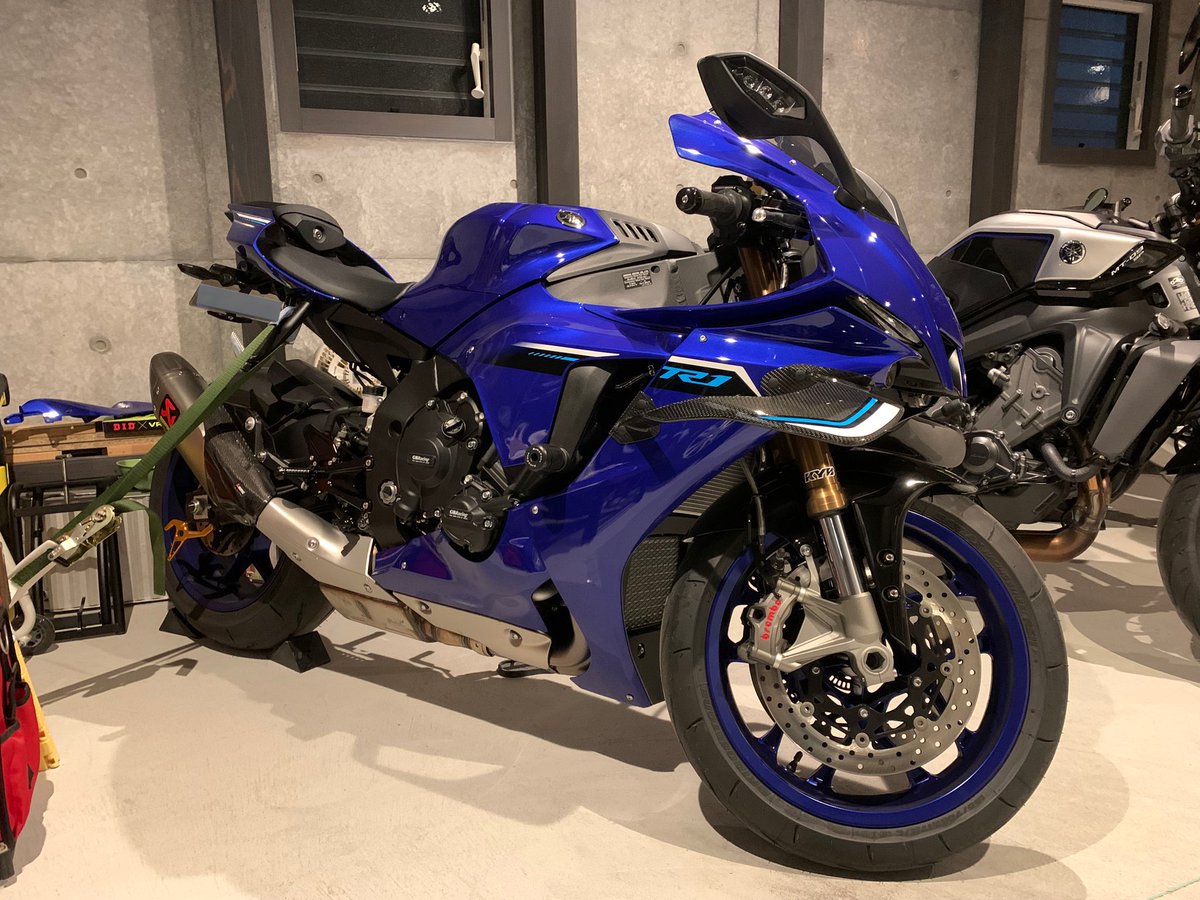 koji2835's tweet photo. とりあえず1年前に買ったパーツ類と前のR1から引き継ぎ部品の交換した🫡
マフラーは程度いい中古あるよって事で追加購入😂
あとはブレーキディスクとホイール交換！
楽しみ🤭🤭 https://t.co/plcd81YmwD