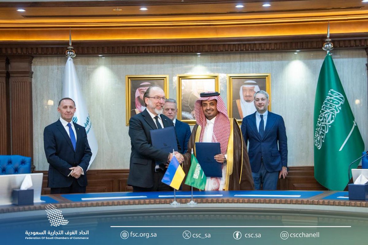 اتحاد الغرف السعودية وغرفة التجارة والصناعة الأوكرانية
يوقعان مذكرة تفاهم لتعزيز التجارة والاستثمار بين المملكة وجمهورية أوكرانيا
وقعها عن الاتحاد رئيس مجلس الأعمال السعودي الأوكراني م.عبدالله البسامي،ورئيس غرفة تجارة أوكرانيا "غينادي تشيجيكوف"
#اتحاد_الغرف_السعودية
