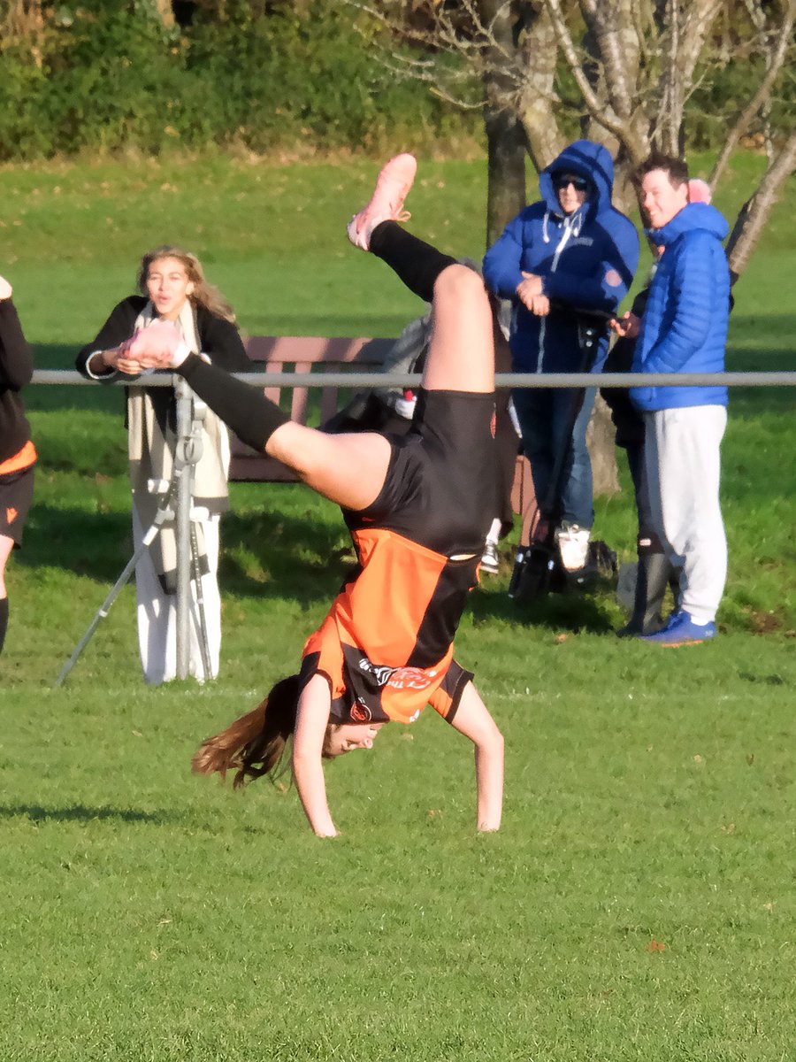 andrewbatt5's tweet photo. My photos from Sunday’s @tvcwfl match between @Finch_FC1 Res and @WokinghamTownFC Ladies are online now at: https://t.co/kaIhp5gClg. @WokinghamToday @fiberkshire @HerGameToo @SheKicksMag @TalkingWoSo @BasePyramid @wanderintractor https://t.co/f7NQchLjOW