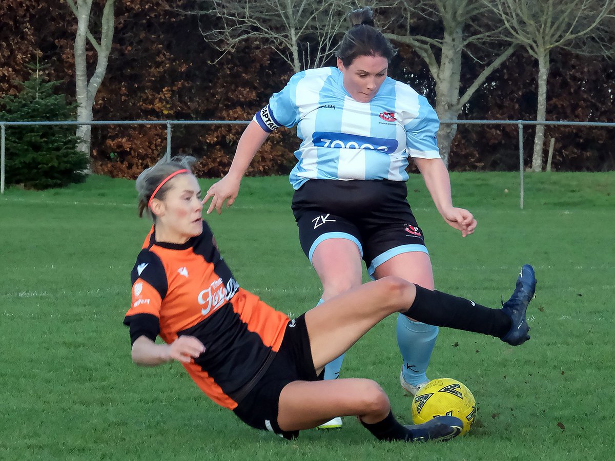 andrewbatt5's tweet photo. My photos from Sunday’s @tvcwfl match between @Finch_FC1 Res and @WokinghamTownFC Ladies are online now at: https://t.co/kaIhp5gClg. @WokinghamToday @fiberkshire @HerGameToo @SheKicksMag @TalkingWoSo @BasePyramid @wanderintractor https://t.co/f7NQchLjOW