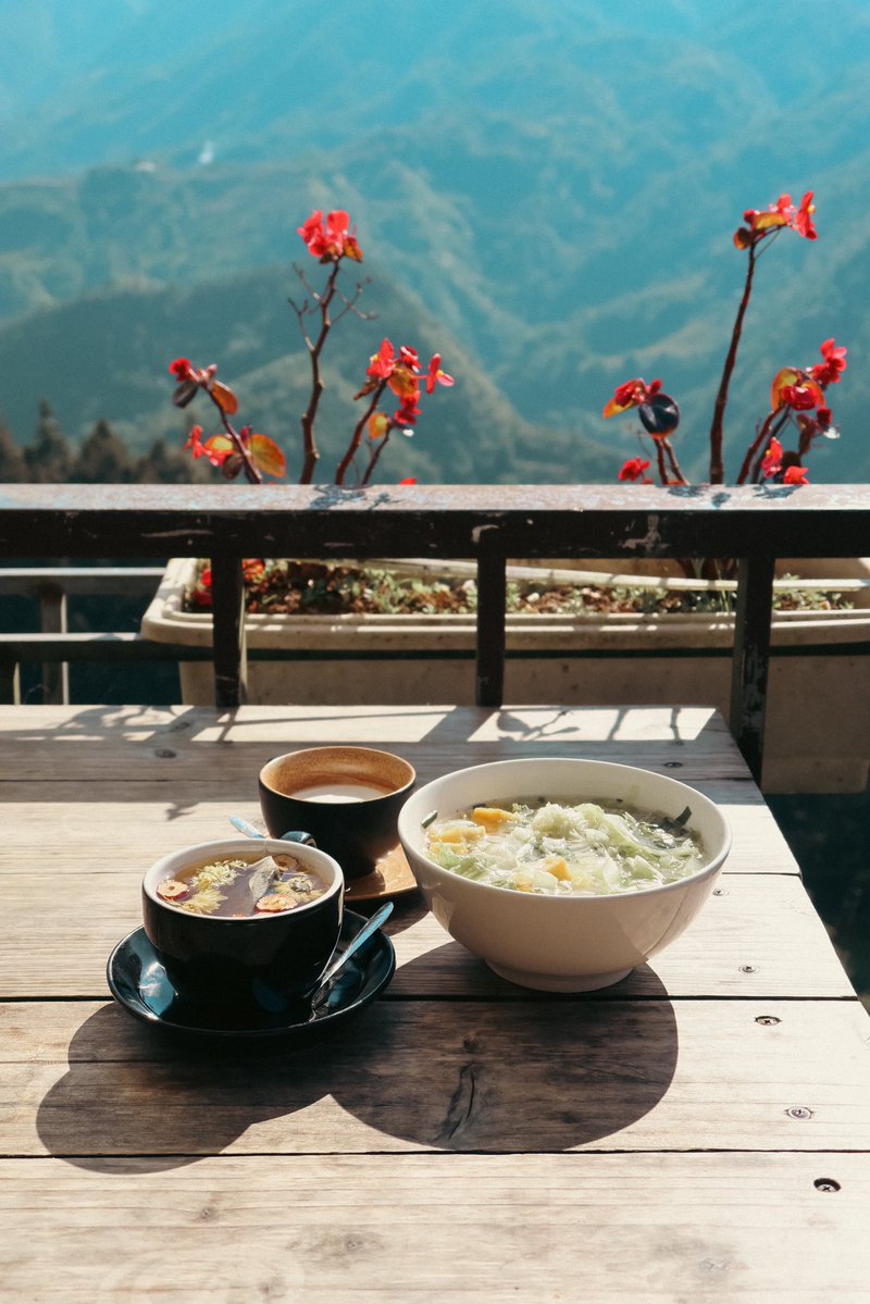 mythiXTrinity's tweet image. Première soupe Pho avec une vue inégalable 🏔️