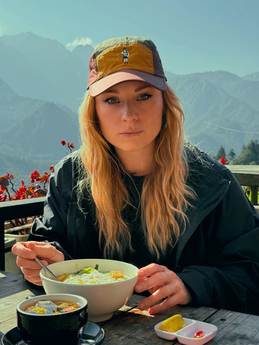 mythiXTrinity's tweet image. Première soupe Pho avec une vue inégalable 🏔️