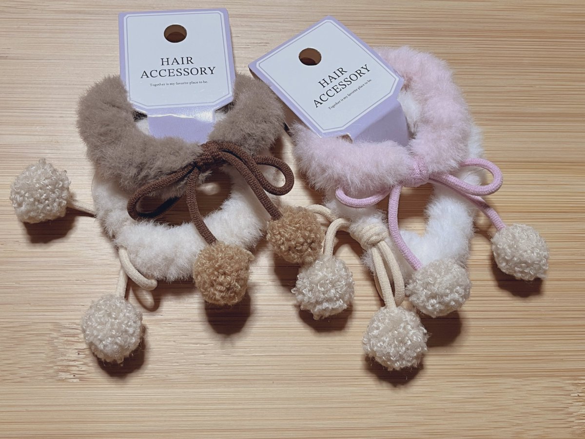 lemontolemonto's tweet image. 百均で見つけたヘアゴムがぬいのマフラーに可愛かったから見てください　前に話題になってたセリアのやつよりちょっと小さいのかも？