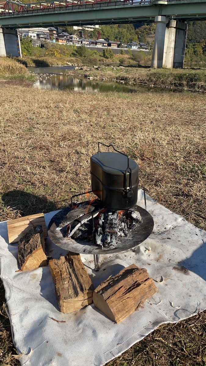 ashunaka's tweet photo. 昨日は久しぶりの笠置⛺️
お天気よかったなー
紅葉🍁も綺麗でした！

お昼ご飯は、飯盒でご飯炊いて、無印のバターチキンカレーを温めただけ😄 https://t.co/HZNgFcEr8H