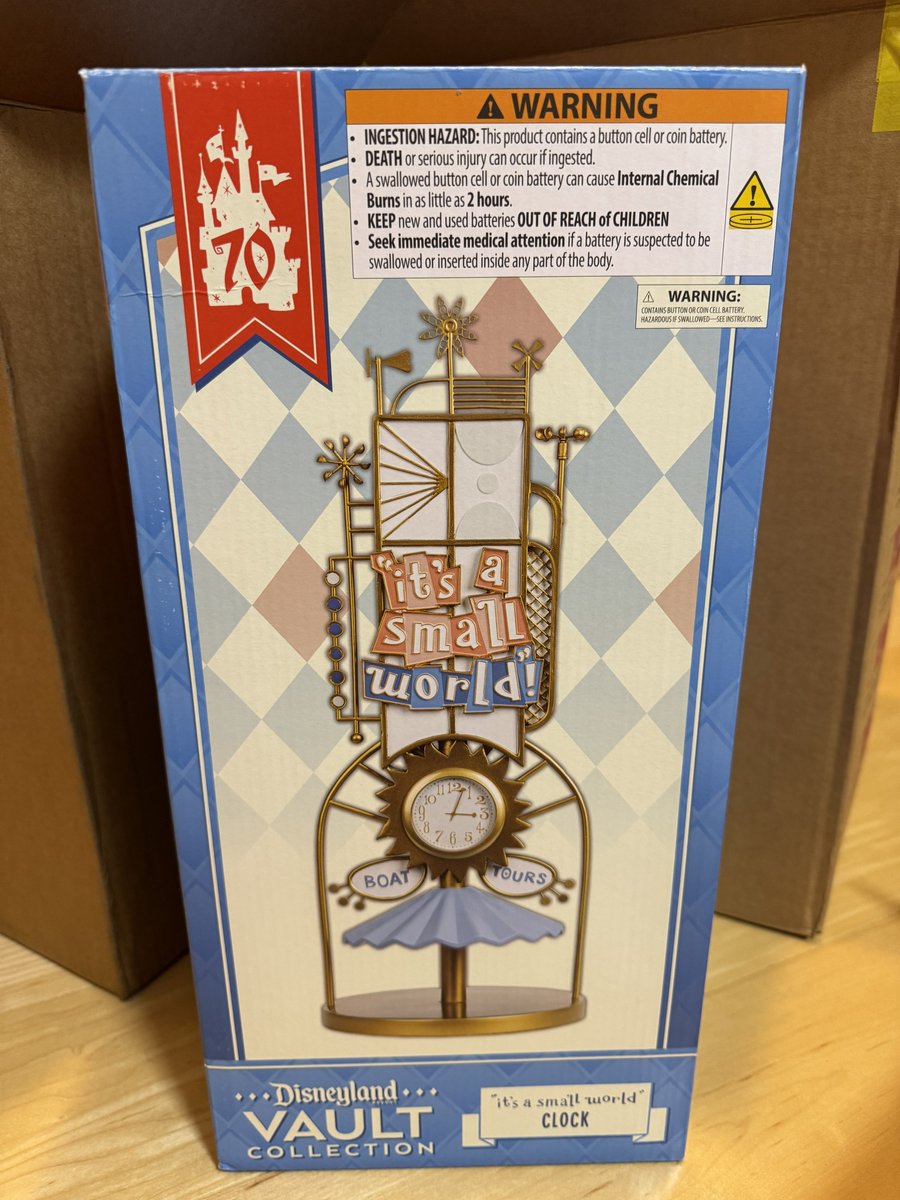 D23限定のピンバッジセットも購入！ 歴代のアニバーサリーロゴデザイン