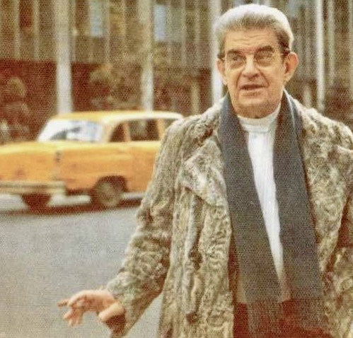 “Between the body insofar as it is imagined and what binds it - namely, the fact of speaking - man imagines himself as thinking. 

He thinks insofar as he speaks.

Speaking has effects on his body.” 

Jacques Lacan, Lecture on the Body, Yale, 25 November 1975 (50 years ago today)