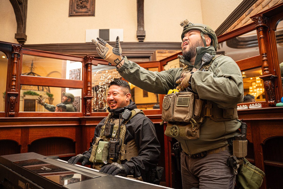 yakkuru911's tweet image. LEConfidential7.0に参加された皆様ありがとう御座いました🙇
自分は諸事情により急遽夕方からの参加となりました💦
皆様がかっこいい写真や動画をあげてるので、自分は@gon1981s さんと深夜4時のテンションで撮って頂いた写真をお送りしますw
微笑んでくれれば嬉しいですw…