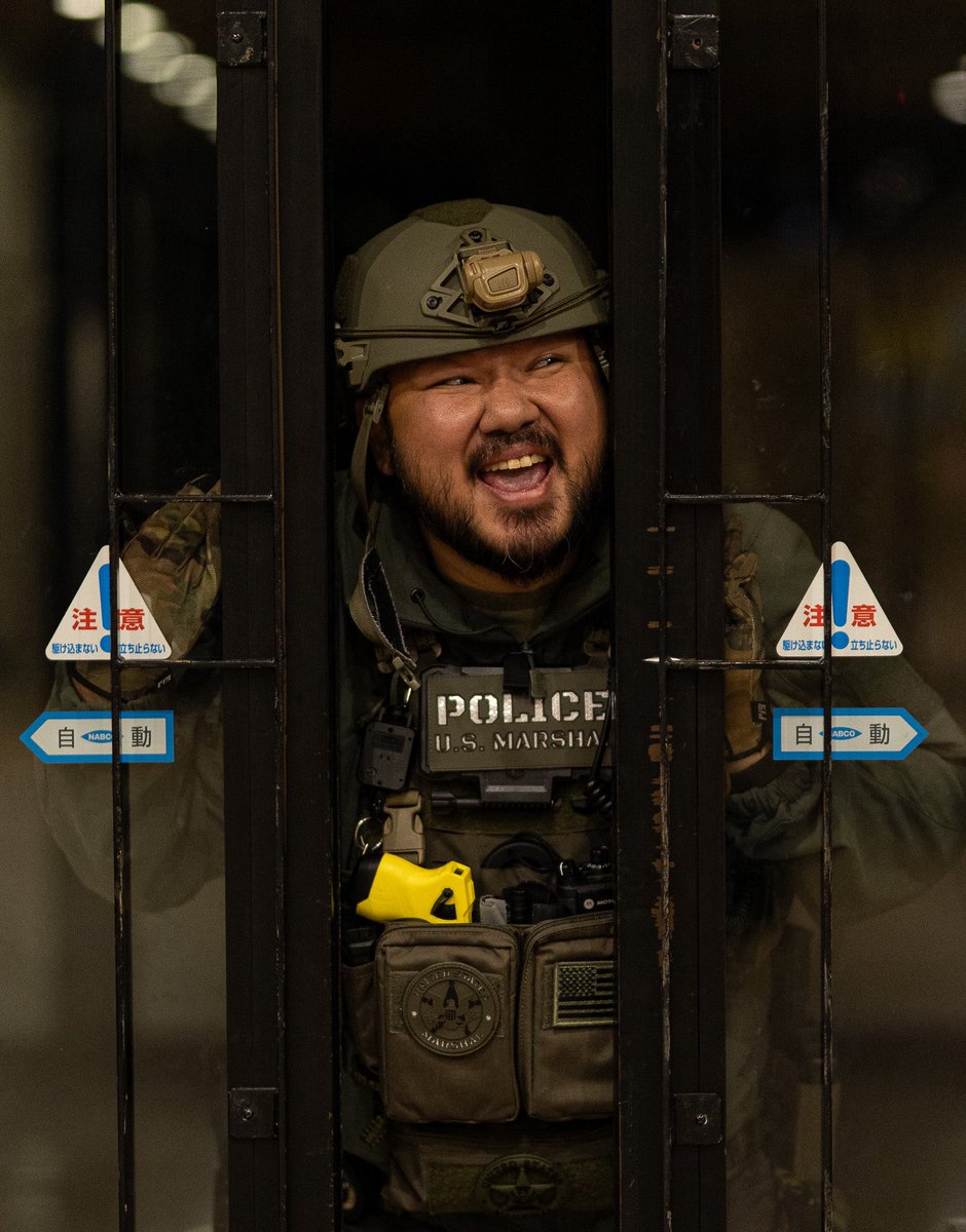 yakkuru911's tweet image. LEConfidential7.0に参加された皆様ありがとう御座いました🙇
自分は諸事情により急遽夕方からの参加となりました💦
皆様がかっこいい写真や動画をあげてるので、自分は@gon1981s さんと深夜4時のテンションで撮って頂いた写真をお送りしますw
微笑んでくれれば嬉しいですw…