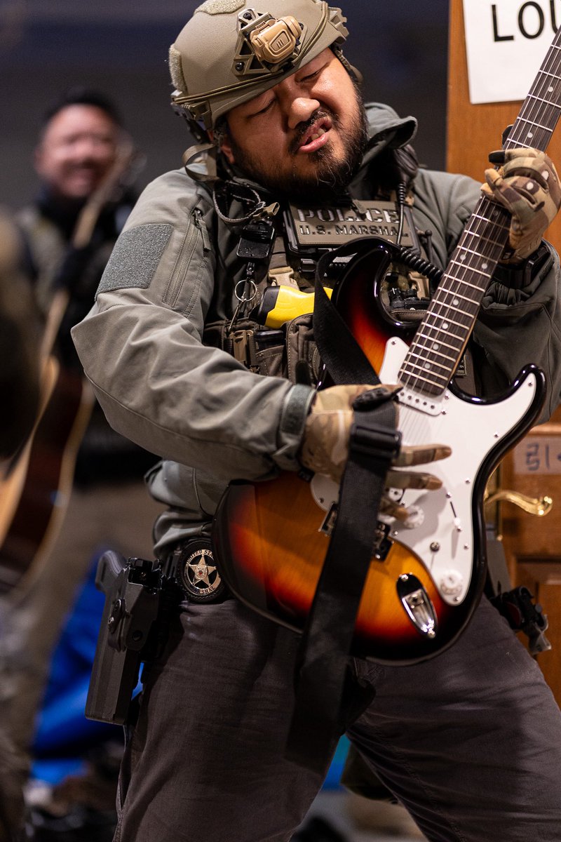 yakkuru911's tweet image. LEConfidential7.0に参加された皆様ありがとう御座いました🙇
自分は諸事情により急遽夕方からの参加となりました💦
皆様がかっこいい写真や動画をあげてるので、自分は@gon1981s さんと深夜4時のテンションで撮って頂いた写真をお送りしますw
微笑んでくれれば嬉しいですw…