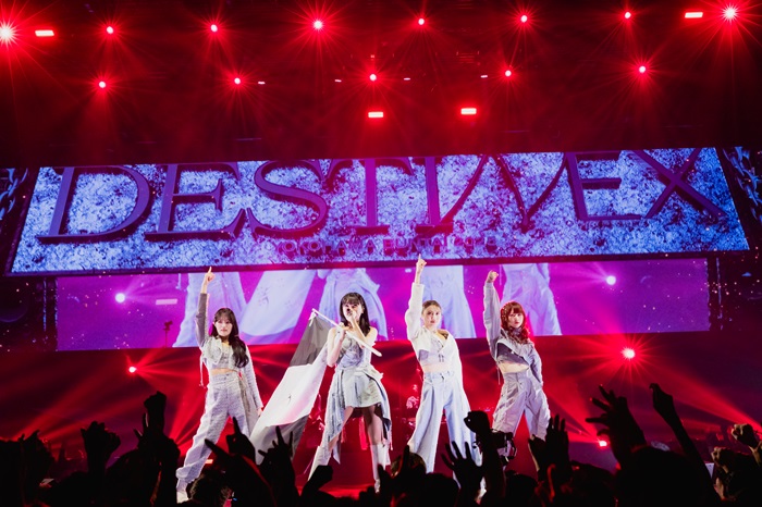 PYLONPORT's tweet photo. 【ライブレポート】『PassCode YOKOHAMA BUNTAI 2025 “DESTINEX”』 

リベンジ、そしてリスタート！
自身2度目となる熱狂のアリーナ公演にて4人はさらなる飛躍を誓う！ 

▼記事はこちら（写真6枚📷）
https://t.co/UnYnDlwnGe 

@passcodeO @MooodRecords 
#PassCode #DESTINEX #PC_INSIGNIA https://t.co/2GHOKgpKpR