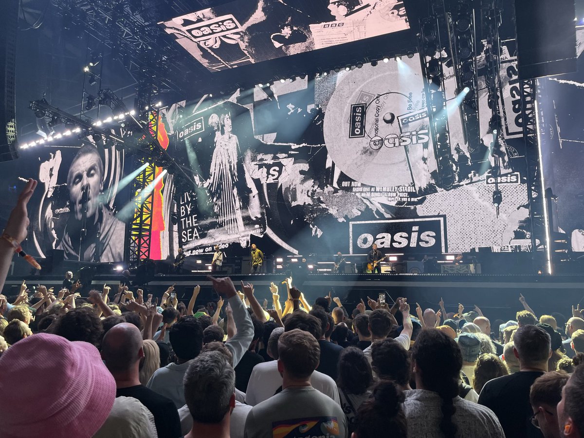 MarkSadler7's tweet photo. @liamgallagher Cardiff July 5th will live with me for the rest of my life. Thankyou Lads ❤️😎🙌🏻 x https://t.co/xwlCmN1KqW