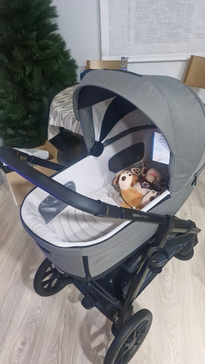 En qué momento pasas de montar ordenadores y maquetas de naves, a montar un carrito de bebé 😅