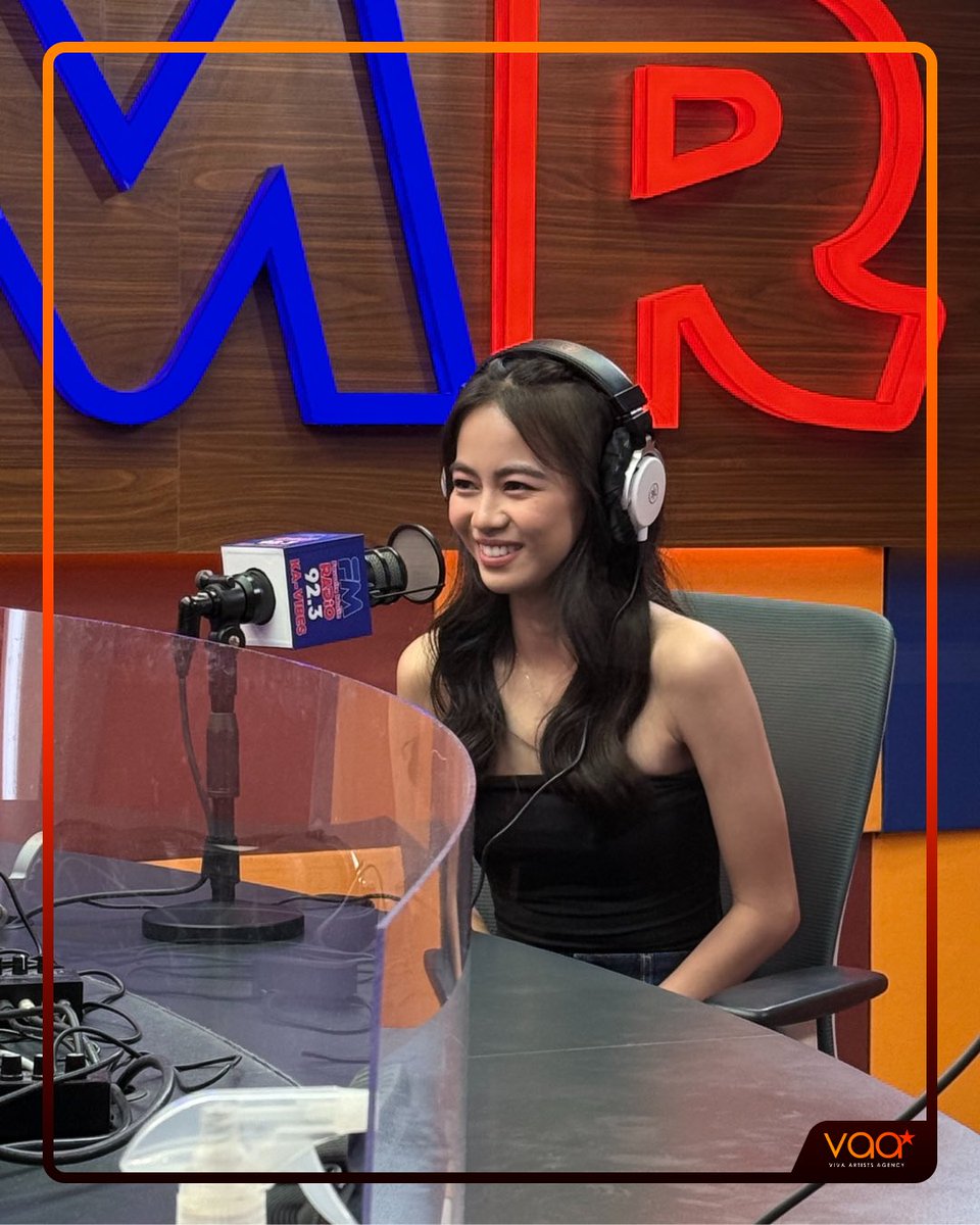 VivaArtists_'s tweet image. LOOK: Ashtine Olviga had such a fun time as a guest on Banana Krew 92.3 FM Radio! 📻💫

#AshtineOlviga is Agnes in the upcoming #ManilasFinestMMFF, hitting cinemas this December 25!

#VAA #AshtineOlviga #MMFF2025
