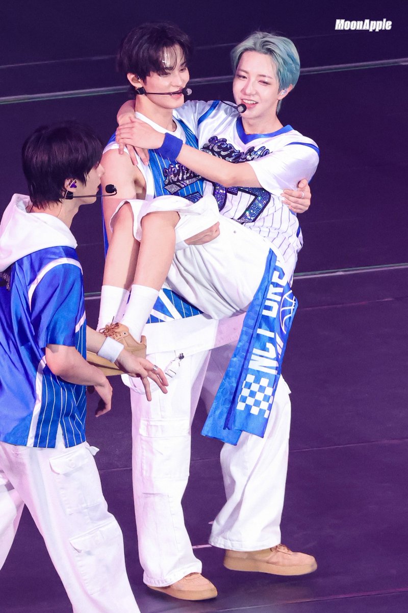 𝐌𝐨𝐨𝐧𝐀𝐩𝐩𝐥𝐞 tweet media