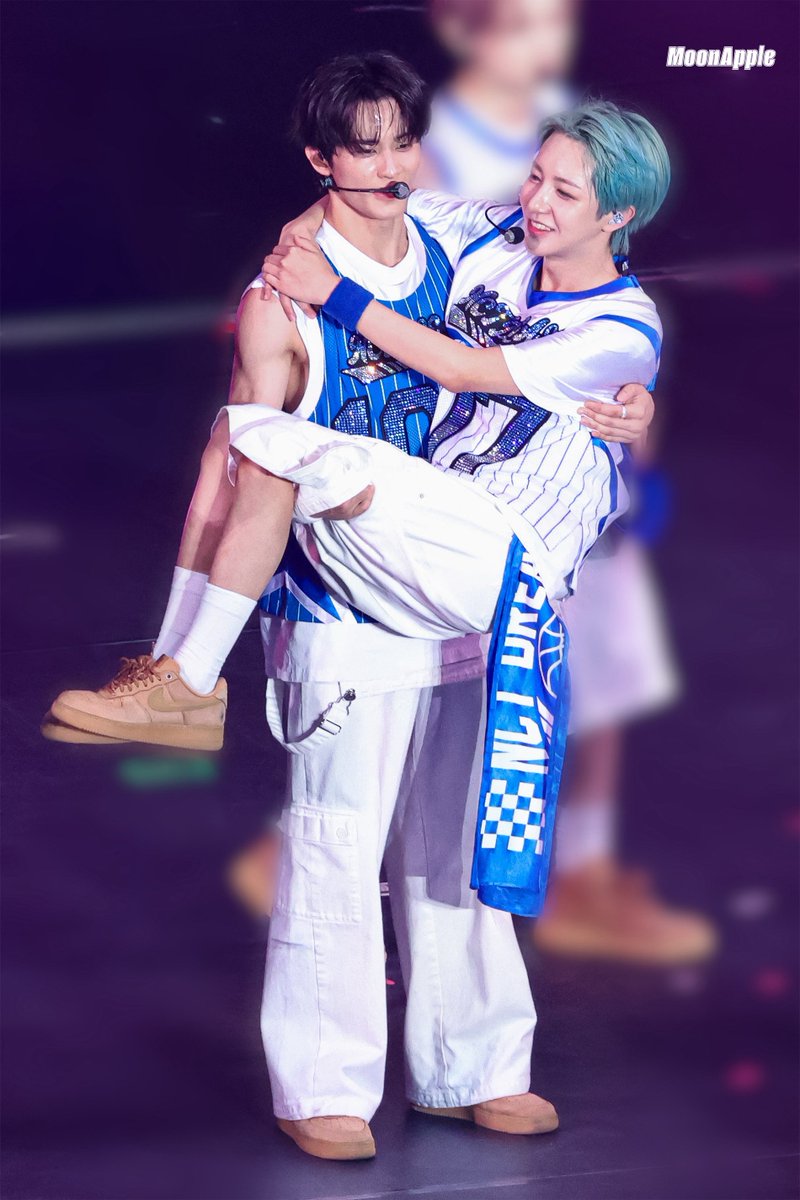 𝐌𝐨𝐨𝐧𝐀𝐩𝐩𝐥𝐞 tweet media