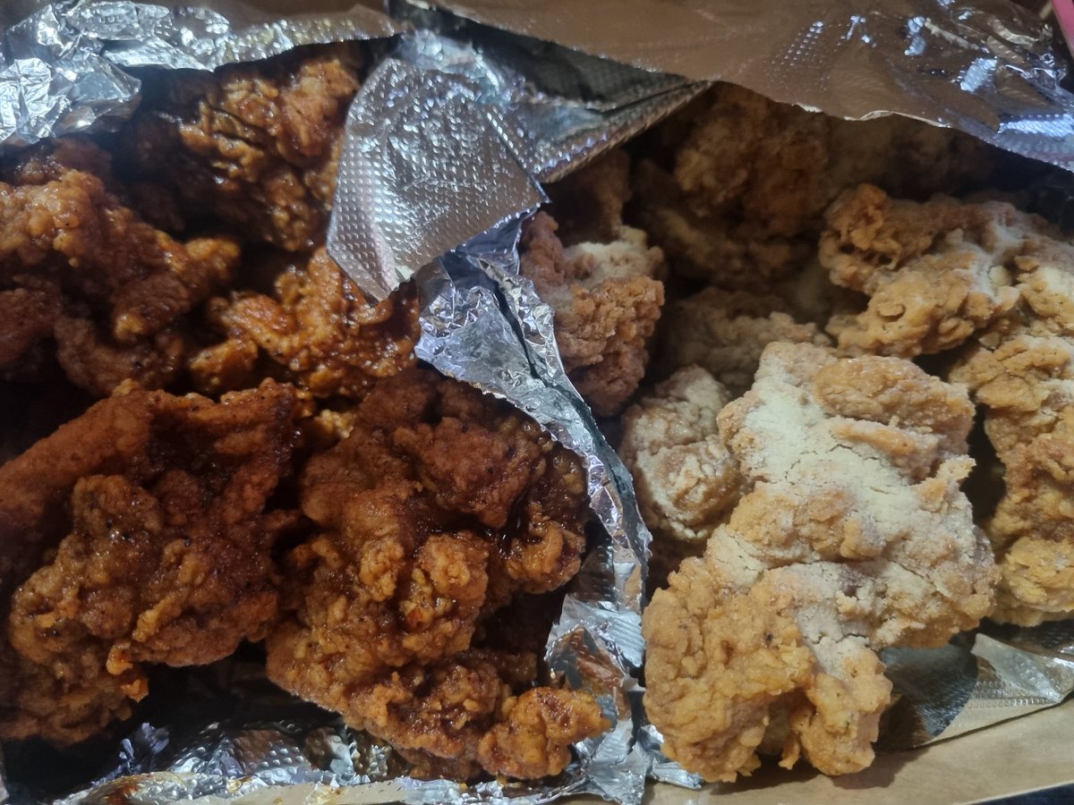 Thank you for the food <a href="/cassierhola/">Cassiopeia Rhola 🐱🏴‍☠ Vi-HǪLL | VArtist @VGen</a> 💗