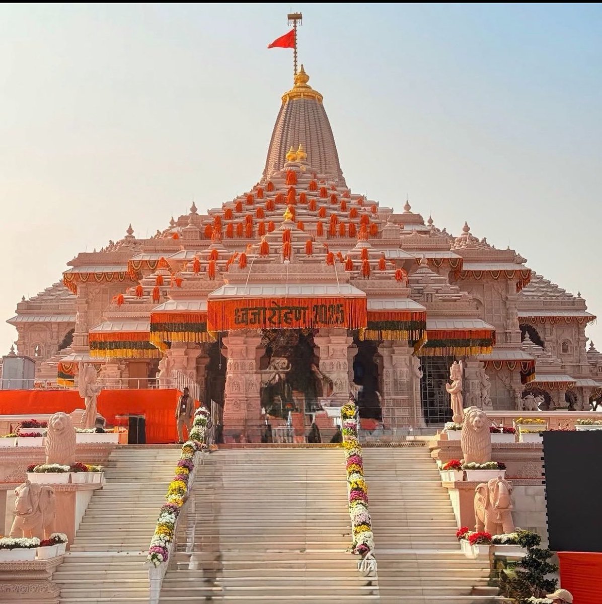 th_anonymouse's tweet image. This new Ram mandir looks so dull. No trees, no shade, no life No charm. No soul. Just cement, stone, and emptiness . A temple built after wiping out everything around it isn’t devotion its construction. 
It’s infrastructure with a deity inside. And to those shouting slogans you…