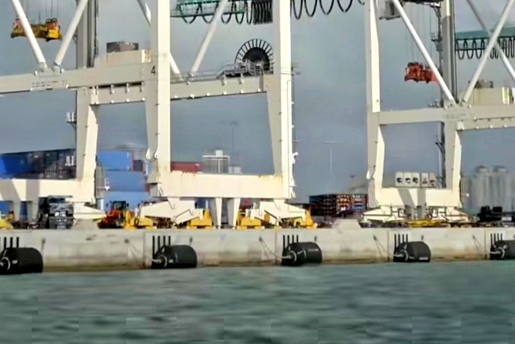 क्या संसाधन का न होना  या कम होना भारत की विदेश नीति को प्रभावित करता है?

अगर भारत के पास पर्याप्त मात्रा में जहाज होंगे तो बहुत अच्छी बात ये है कि उसकी विदेश नीति विदेश व्यापार बहुत अच्छा चलेगा

क्योंकि आप जायदा लंबे समय तक रोड से समान नहीं ले जा सकते समुद्र के कुछ फायदे हैं