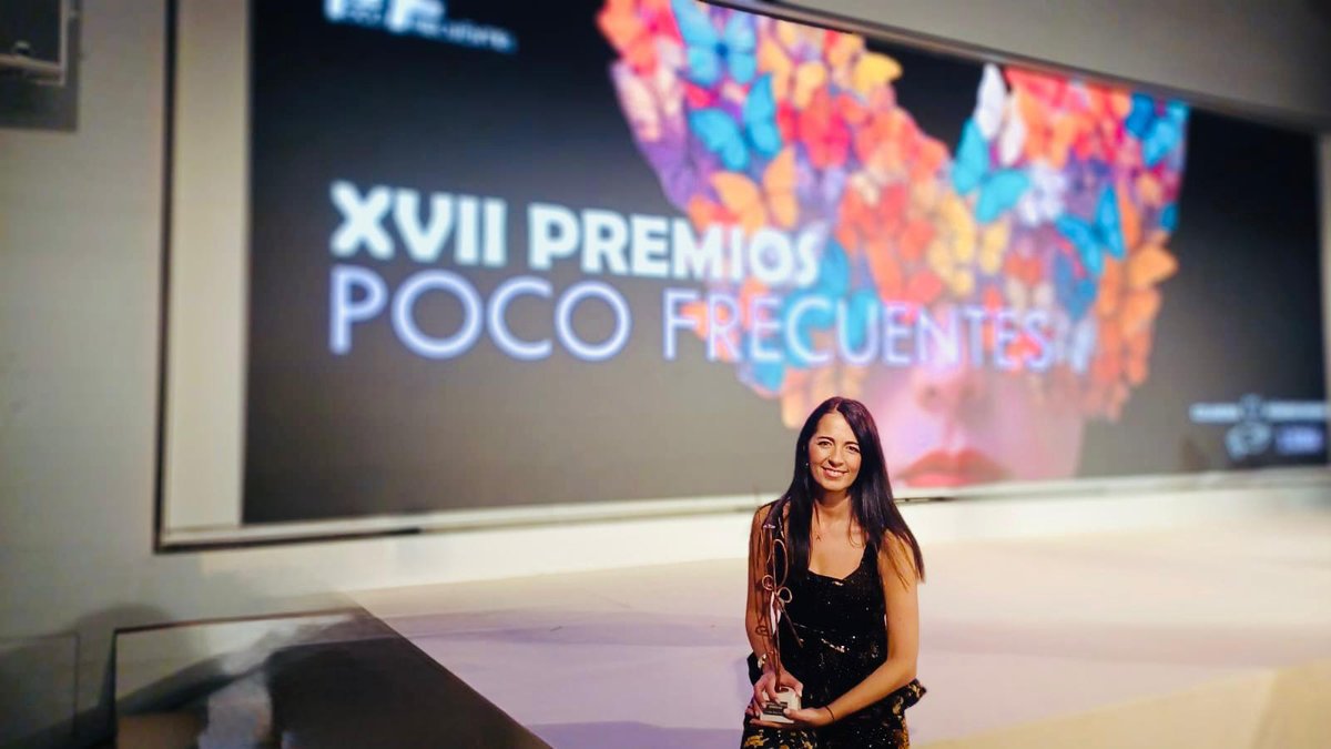 HUVMacarena's tweet image. 🏅Nuestra compañera Beatriz Tena, referente de #Cuidados de @orlmacarena, ha recibido el Premio #PocoFrecuentes de #Enfermería, un prestigioso galardón que distingue a profesionales e instituciones en el ámbito de las enfermedades poco frecuentes
¡Felicidades! 🔝