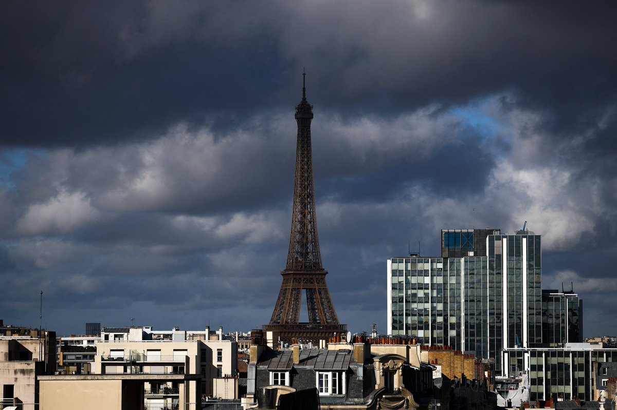 PictureStorry's tweet image. The Eiffel Tower, city rooftops and chimney stacks are seen on a cloudy day in Paris, France.

via Reuters

#picturestory #EiffelTower #Paris #France