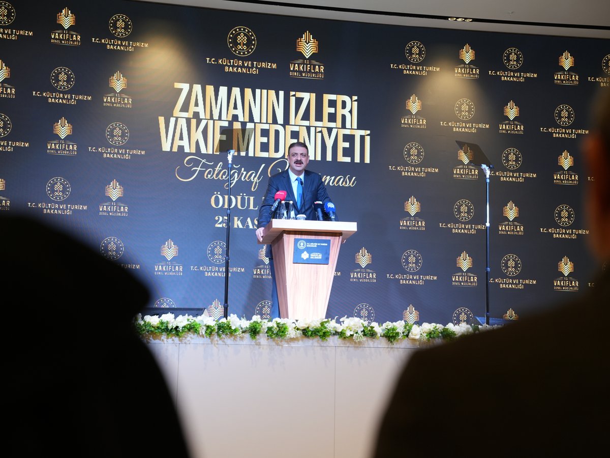 Genel Müdürlüğümüz tarafından, medeniyetimizin eşsiz mirasını görünür kılmak ve vakıf eserlerinin tanıtılmasına yönelik toplumsal farkındalığı güçlendirmek amacıyla düzenlenen Zamanın İzleri Vakıf Medeniyeti Fotoğraf Yarışması’nın Ödül Töreni, Kültür ve Turizm Bakanımız Sayın