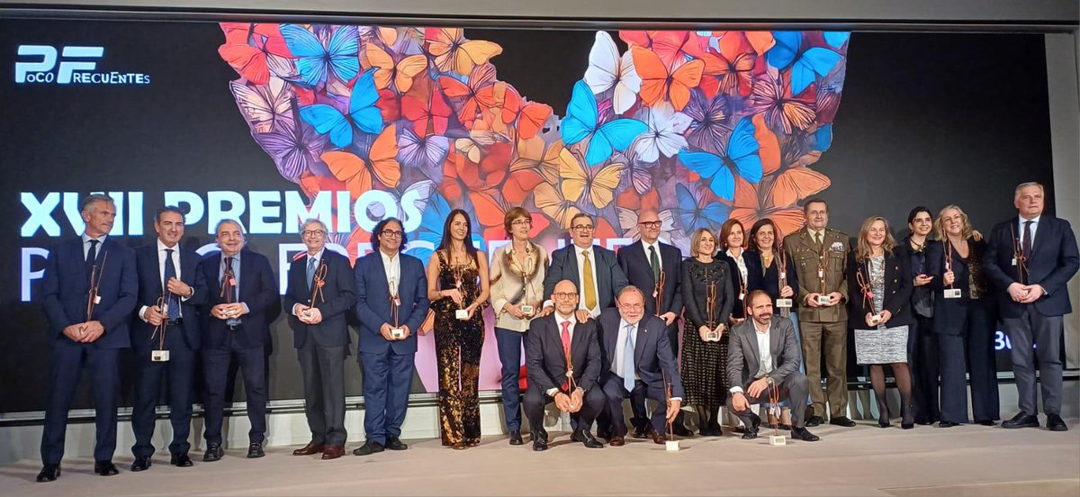 HUVMacarena's tweet image. 🏅Nuestra compañera Beatriz Tena, referente de #Cuidados de @orlmacarena, ha recibido el Premio #PocoFrecuentes de #Enfermería, un prestigioso galardón que distingue a profesionales e instituciones en el ámbito de las enfermedades poco frecuentes
¡Felicidades! 🔝