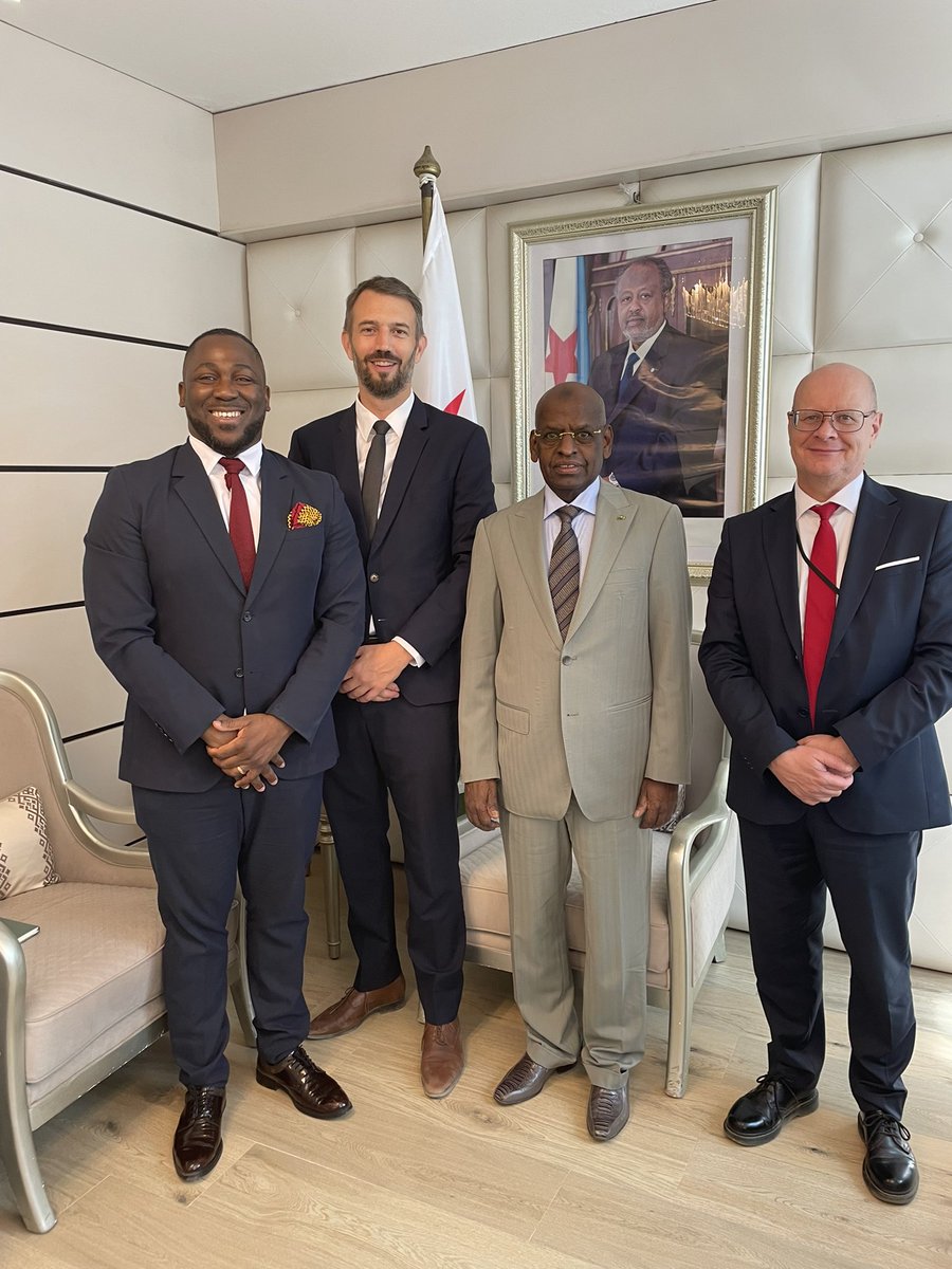 🇩🇯🇫🇷Audience auprès de Monsieur le Premier Ministre🇩🇯🇫🇷 J’ai eu l’honneur d'avoir été réçu en audience avec le Dir <a href="/AFD_France/">Agence Française de #Développement (AFD) 🇫🇷 🇪🇺</a> #EricdeGuerpel et #LaurentBarbot Cons Pol <a href="/FranceaDjibouti/">France à Djibouti</a> par SEM PM <a href="/A_Kamil_Mohamed/">Abdoulkader Kamil Mohamed</a>
#AFD est engagé aux côtés des Djiboutiens✅Prèsde50ans✅150projets