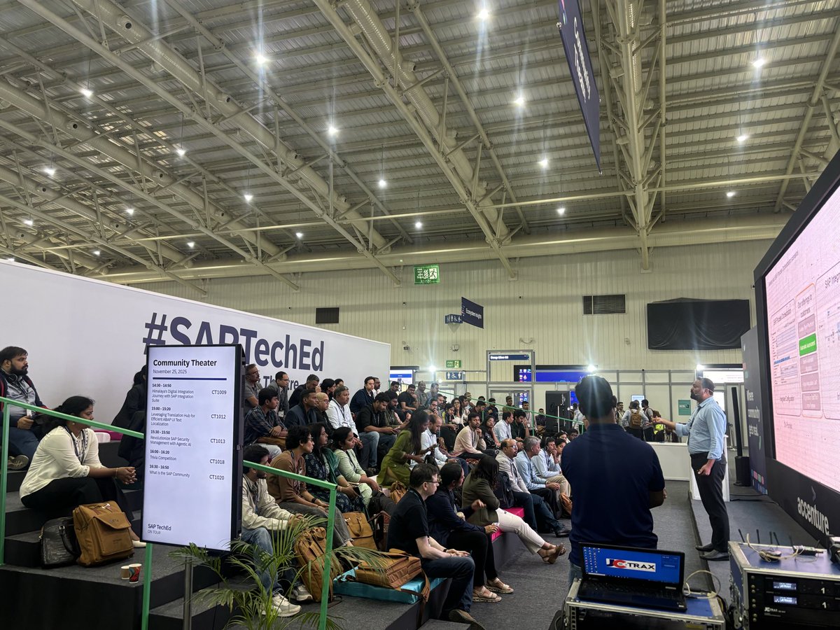 shivamalluvilas's tweet image. Showfloor tour at #SAPTechEd with @gangadharansind , MD, SAP Labs India. A brilliant exchange on innovation, AI-first thinking, and the power of a developer-led community.
