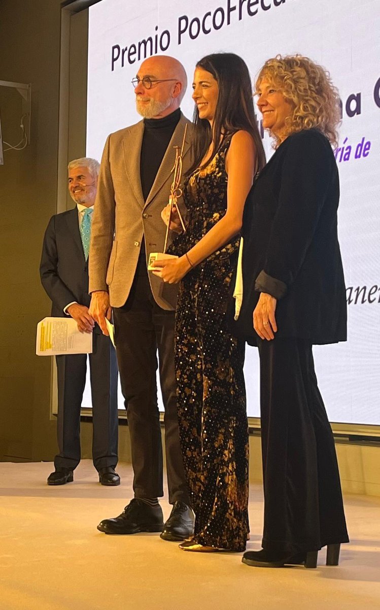 HUVMacarena's tweet image. 🏅Nuestra compañera Beatriz Tena, referente de #Cuidados de @orlmacarena, ha recibido el Premio #PocoFrecuentes de #Enfermería, un prestigioso galardón que distingue a profesionales e instituciones en el ámbito de las enfermedades poco frecuentes
¡Felicidades! 🔝