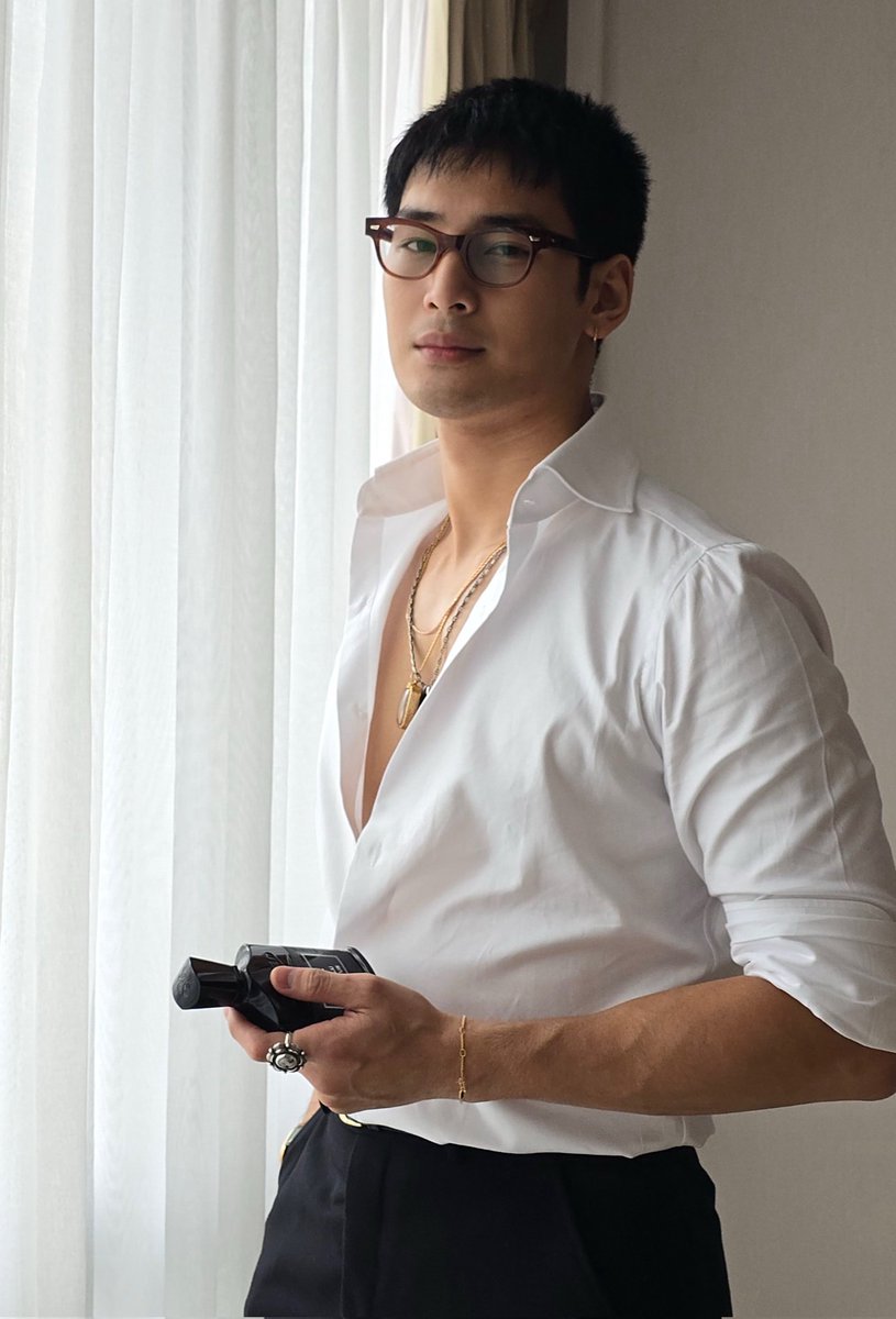 MAIPOLOVER's tweet image. It&apos;s a crime to be this handsome