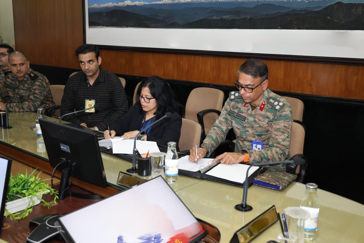 suryacommand's tweet image. “𝗕𝘂𝗶𝗹𝗱𝗶𝗻𝗴 𝗗𝗶𝗴𝗶𝘁𝗮𝗹 𝗦𝗵𝗶𝗲𝗹𝗱𝘀, 𝗘𝗺𝗽𝗼𝘄𝗲𝗿𝗶𝗻𝗴 𝗧𝗼𝗺𝗼𝗿𝗿𝗼𝘄’𝘀 𝗪𝗮𝗿𝗿𝗶𝗼𝗿𝘀” 

In a pioneering step to enhance cyber resilience, HQ #CentralCommand signed an MoU with #IITKanpur for a comprehensive cyber security training programme. This initiative,…