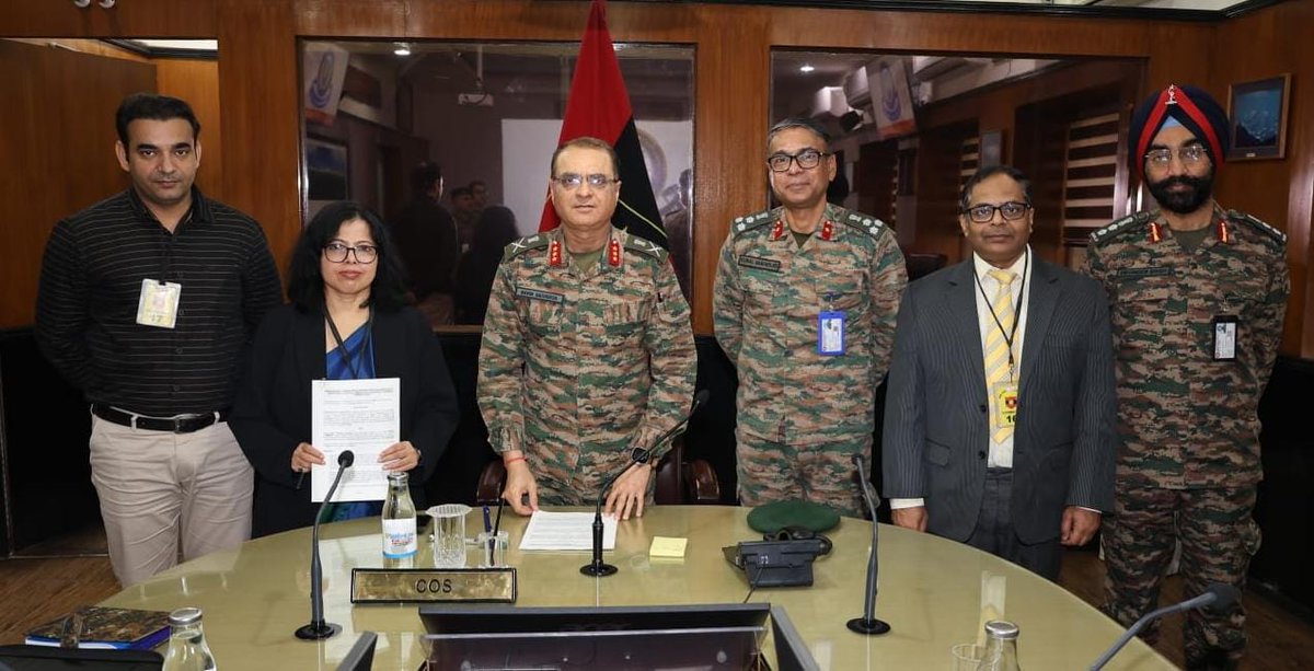 suryacommand's tweet image. “𝗕𝘂𝗶𝗹𝗱𝗶𝗻𝗴 𝗗𝗶𝗴𝗶𝘁𝗮𝗹 𝗦𝗵𝗶𝗲𝗹𝗱𝘀, 𝗘𝗺𝗽𝗼𝘄𝗲𝗿𝗶𝗻𝗴 𝗧𝗼𝗺𝗼𝗿𝗿𝗼𝘄’𝘀 𝗪𝗮𝗿𝗿𝗶𝗼𝗿𝘀” 

In a pioneering step to enhance cyber resilience, HQ #CentralCommand signed an MoU with #IITKanpur for a comprehensive cyber security training programme. This initiative,…