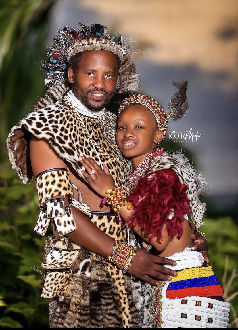 ChrisExcel102's tweet image. According to single Mothers and purple gang 

A 23 year old girl on frame 1 is suffering 

And that kid of frame 2 she’s free… 😭😭