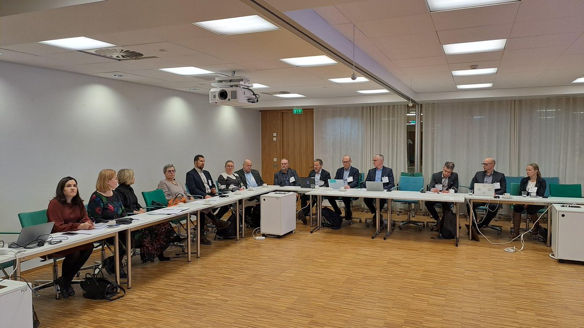 Suomi tarvitsee kansallisen ensihoitostrategian. Ensimmäiset askeleet siihen otettiin tänään pyöreän pöydän keskustelulla. 

Asian merkityksellisyys korostuu siinä, että kokonaisuuden vastuut jakautuvat kolmelle ministerille. 

Varautumisen ja valmiuden osalta Sanni