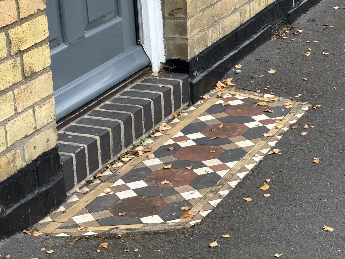 edmondslyn's tweet image. #PavementTiles instead of &apos;Pavement Plants&apos; from me today; lovely to see these tiles outside a house saved from the black asphalt footpath covering  
#TuesdayTiles #TilesOnTuesday