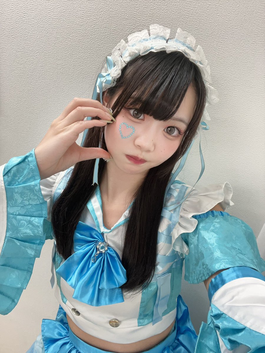 明日はこれぞよ🩵 会える〜？会いたいしチェキあげたい！