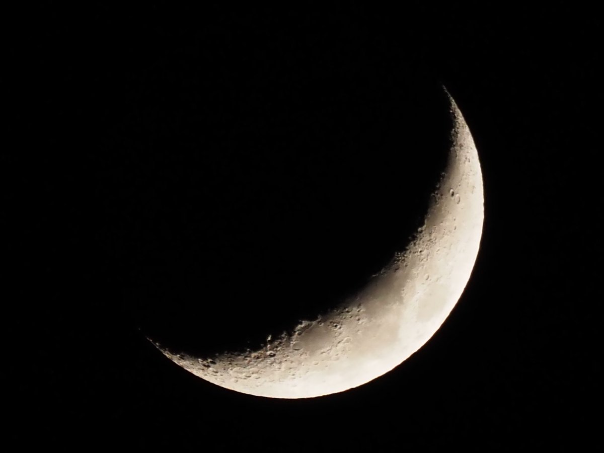 embeddedark's tweet image. #イマ月 #イマソラ #mysky #OLYMPUS #OMD #EM1MarkIII #MZD #ED #100400mmF5063ISii #400mm #デジタルテレコン #35mm換算 #1600mm #ISO800 #f6てん3 #125分の1秒 #静音モード #手持ち #5軸シンクロ手ぶれ補正ON #JPEG撮って出し #トリミング